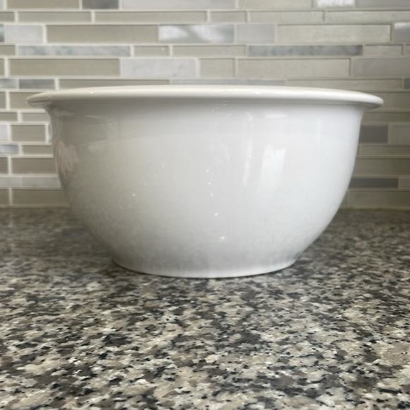 Corelle Coordinates Stoneware Large White Mixing Bowl 3 Qt. - 2.85 L - Picture 5 of 10